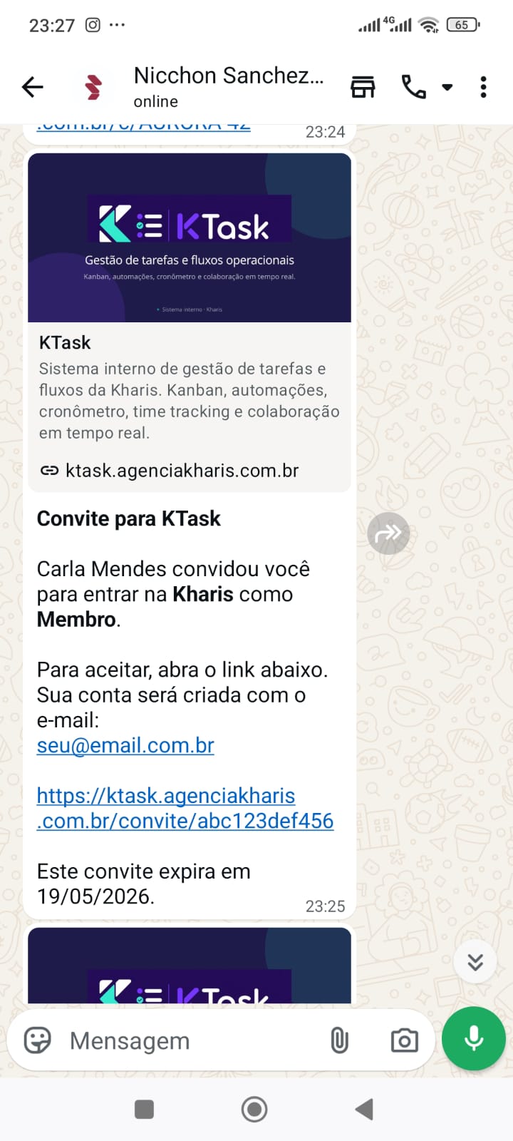 Onboarding via convite tokenizado — usuário convidado recebe link no celular e entra sem precisar criar conta antes. Mailer com Promise.allSettled não bloqueia se um destinatário falhar.